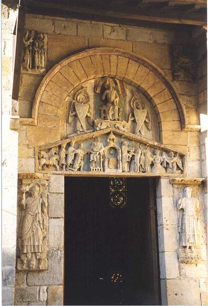 Clermont-Ferrand, Portail Sud de la Basilique Notre-Dame-du-Port (vers 1150)