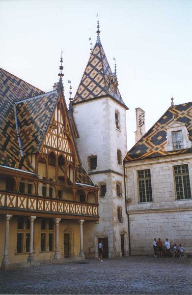 Beaune, cour intérieure de l'Hotel-Dieu (Nicolas Rolin, 15e)