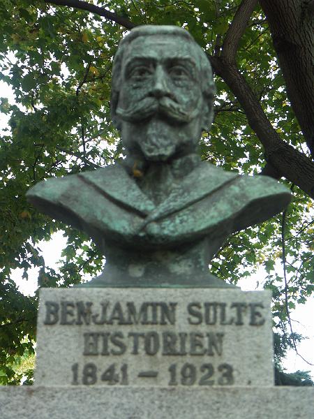 Trois-Rivières - Monument Benjamin Sulte