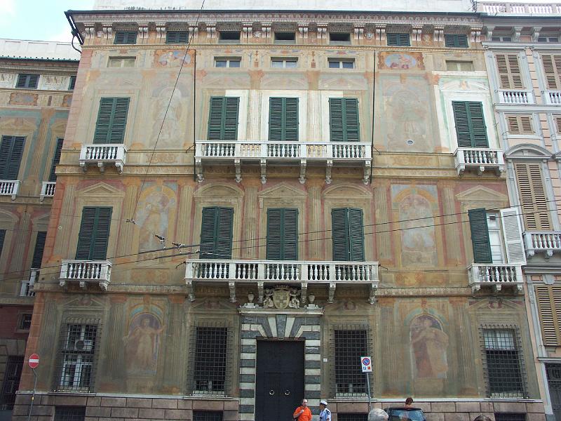 Genova, Piazza Fontane Marose