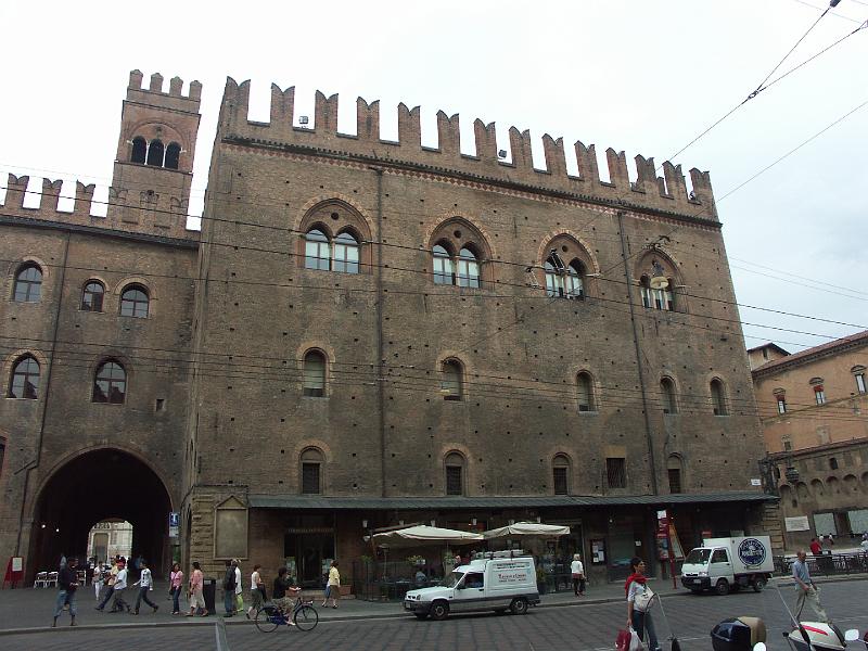 Bologna, Palazzo di re Enzo