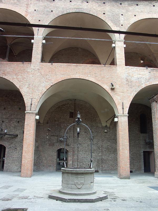 Bologna, Palazzo di re Enzo