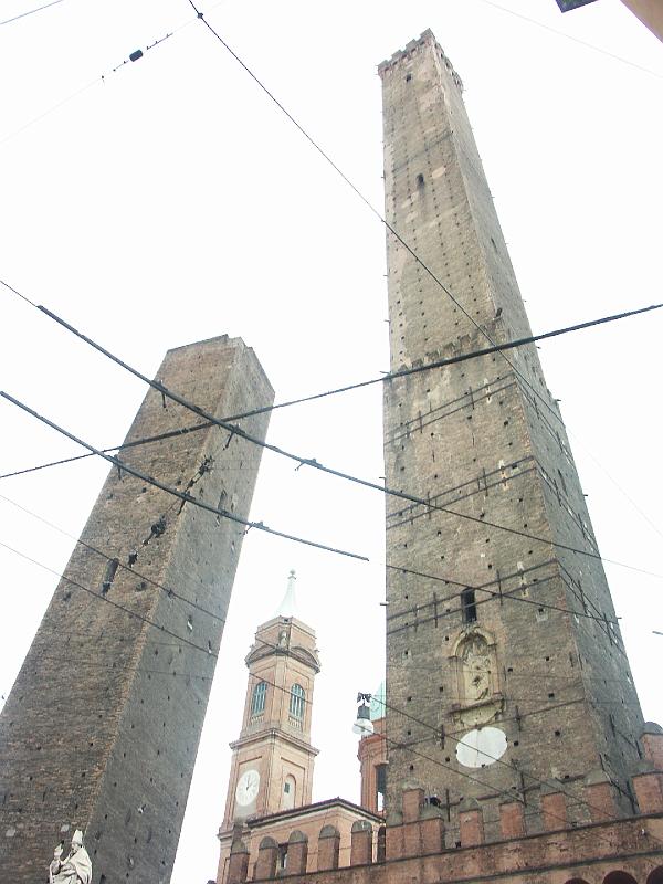 Bologna, Piazza di Porta Ravegnana