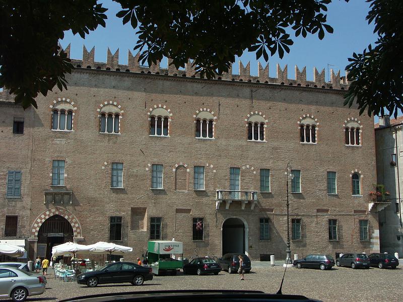 Mantova, Piazza Sordello