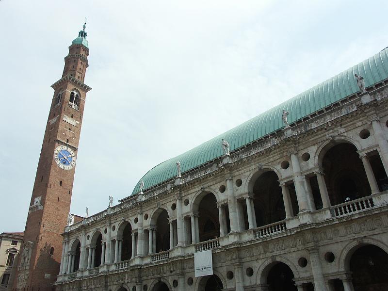 Vicenza, Piazza dei Signori, Torre Bissara e Basilica