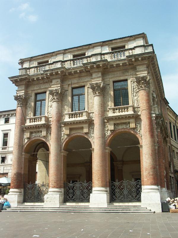 Vicenza, Piazza dei Signori, Loggia del Capitanio