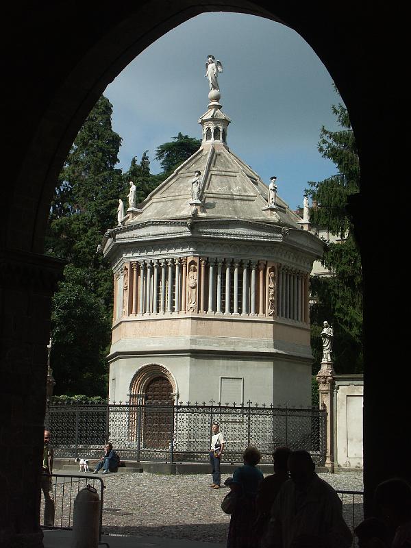 Bergamo, Battistero