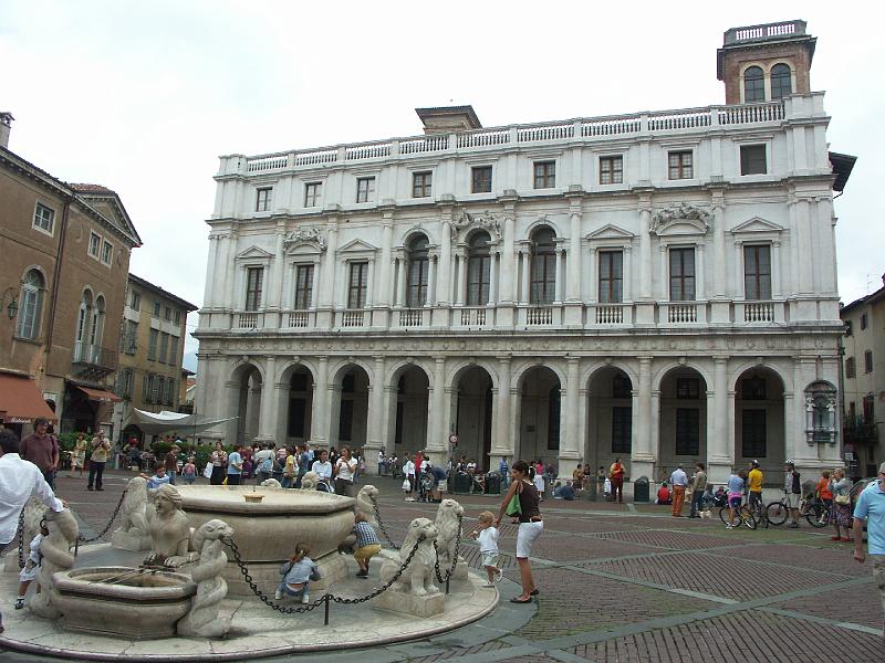 Bergamo, Piazza Vecchia, Palazzo Scamozziano