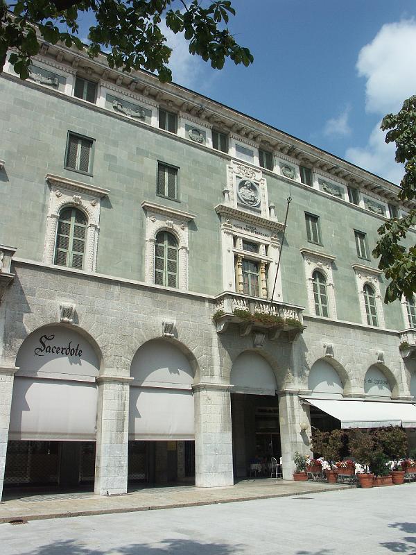 Bergamo, Piazza Matteotti