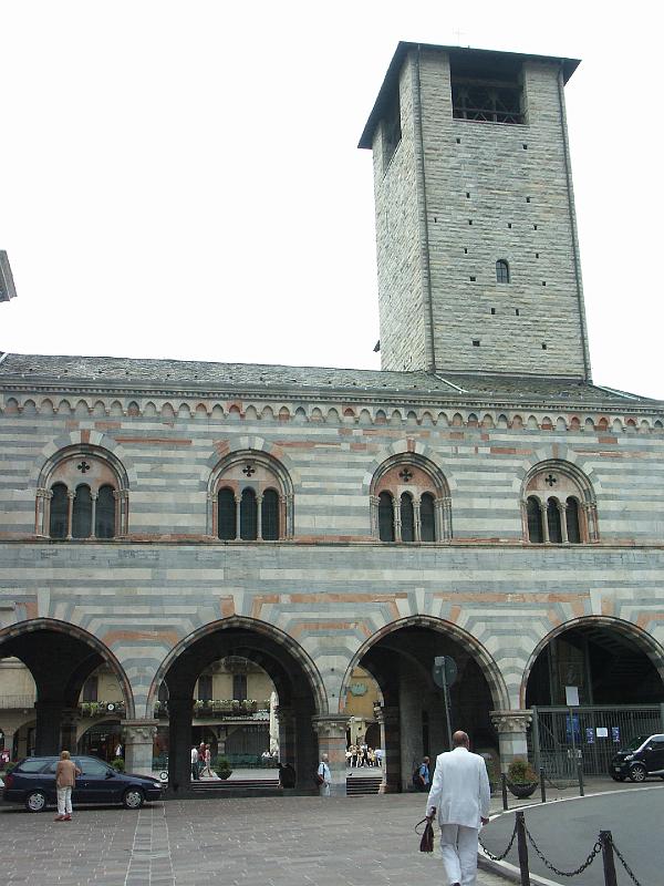 Lago di Como, Como, Broletto