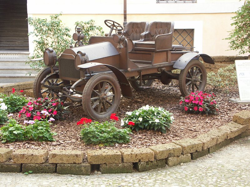 Cuneo, Via Roma, Ceirano model 1903
