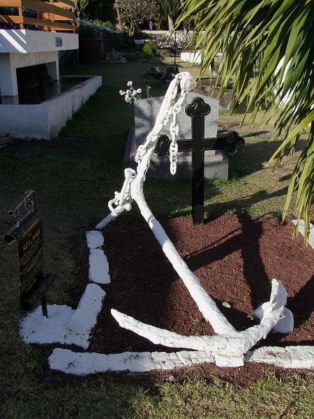 Saint-Paul, Cimetière Marin, Tombe des naufragés de Ker-Aven