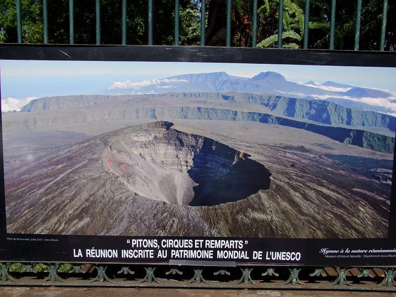 Saint-Denis, Exposition à côté du Jardin de l'Etat, Piton de la Fournaise