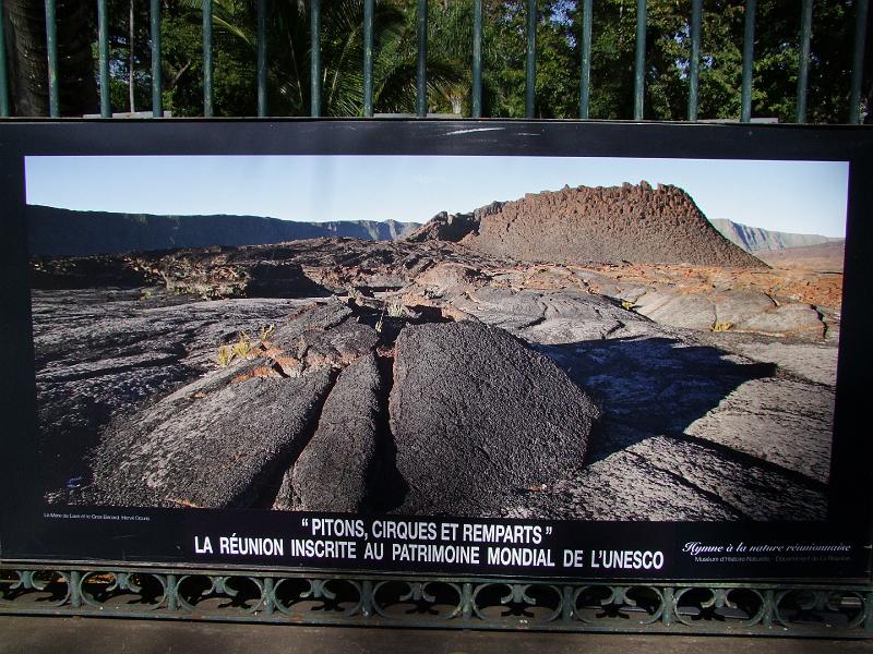 Saint-Denis, Exposition à côté du Jardin de l'Etat
