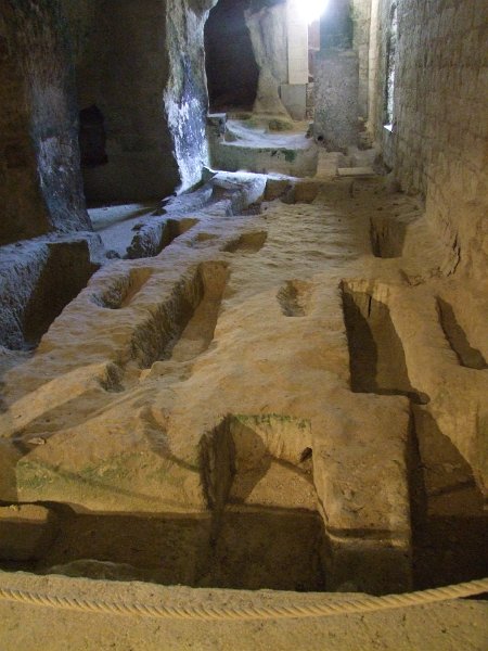 Aubeterre-sur-Dronne, église souterraine