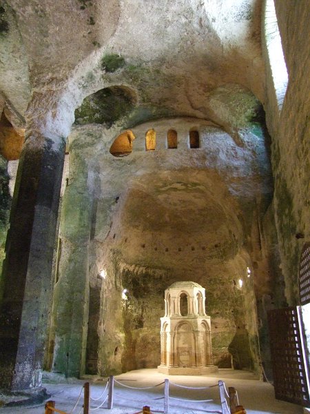 Aubeterre-sur-Dronne, église souterraine