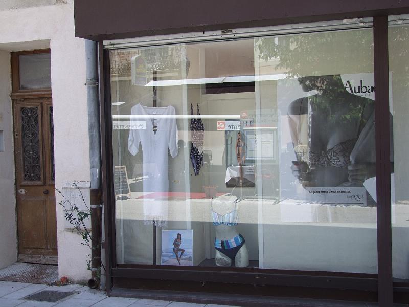 Orange, Boutique de lingerie