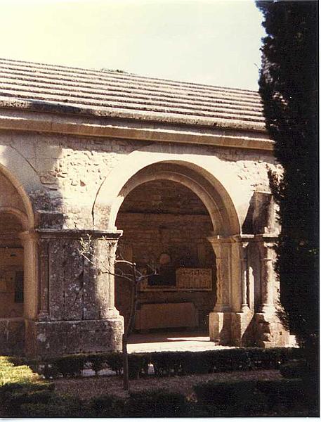 Vaison-la-Romaine, Cloître