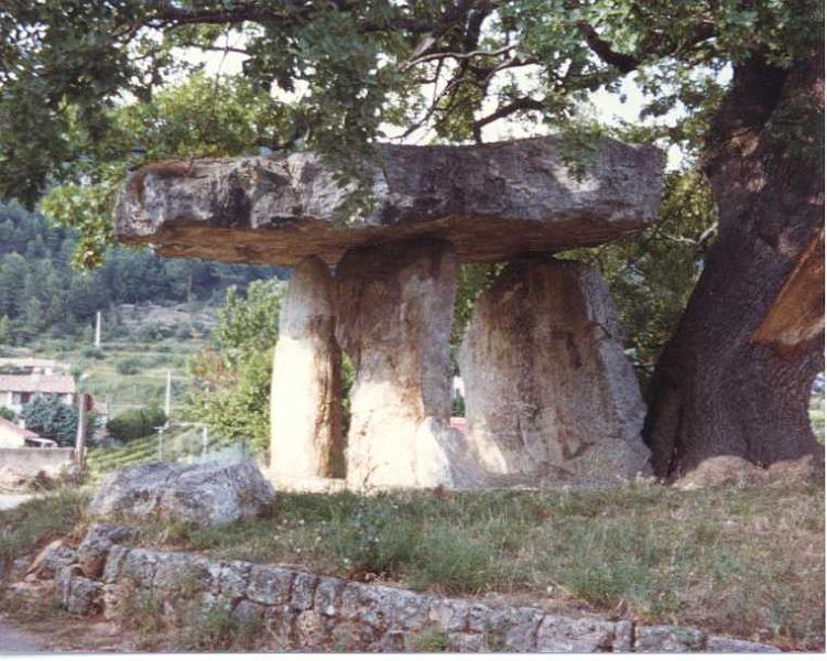 Draguignan, Pierre de la Fée (table de 40 t.)
