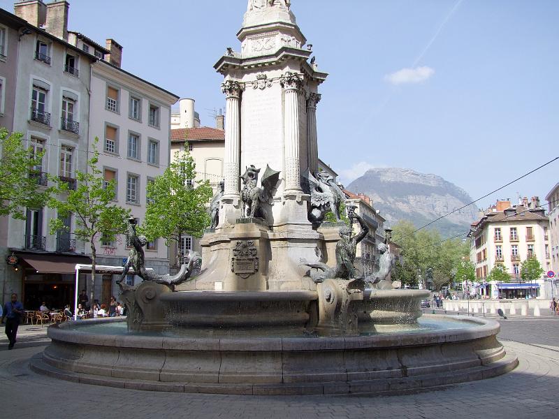 Grenoble, Place près de Notre-Dame