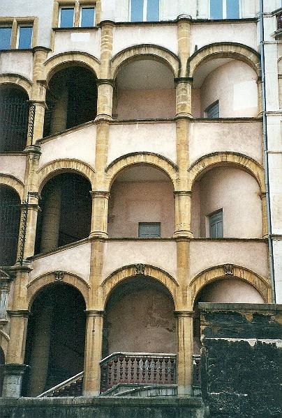 Lyon, Maison Henri IV
