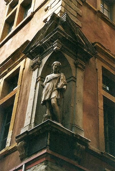 Lyon, Place Neuve-Saint-Jean, Saint-Jean-Baptiste
