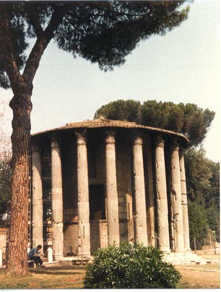 Roma, Tempio di Vesta (1e av C) sur la Piazza Bocca della Verita (Forum Boarium)